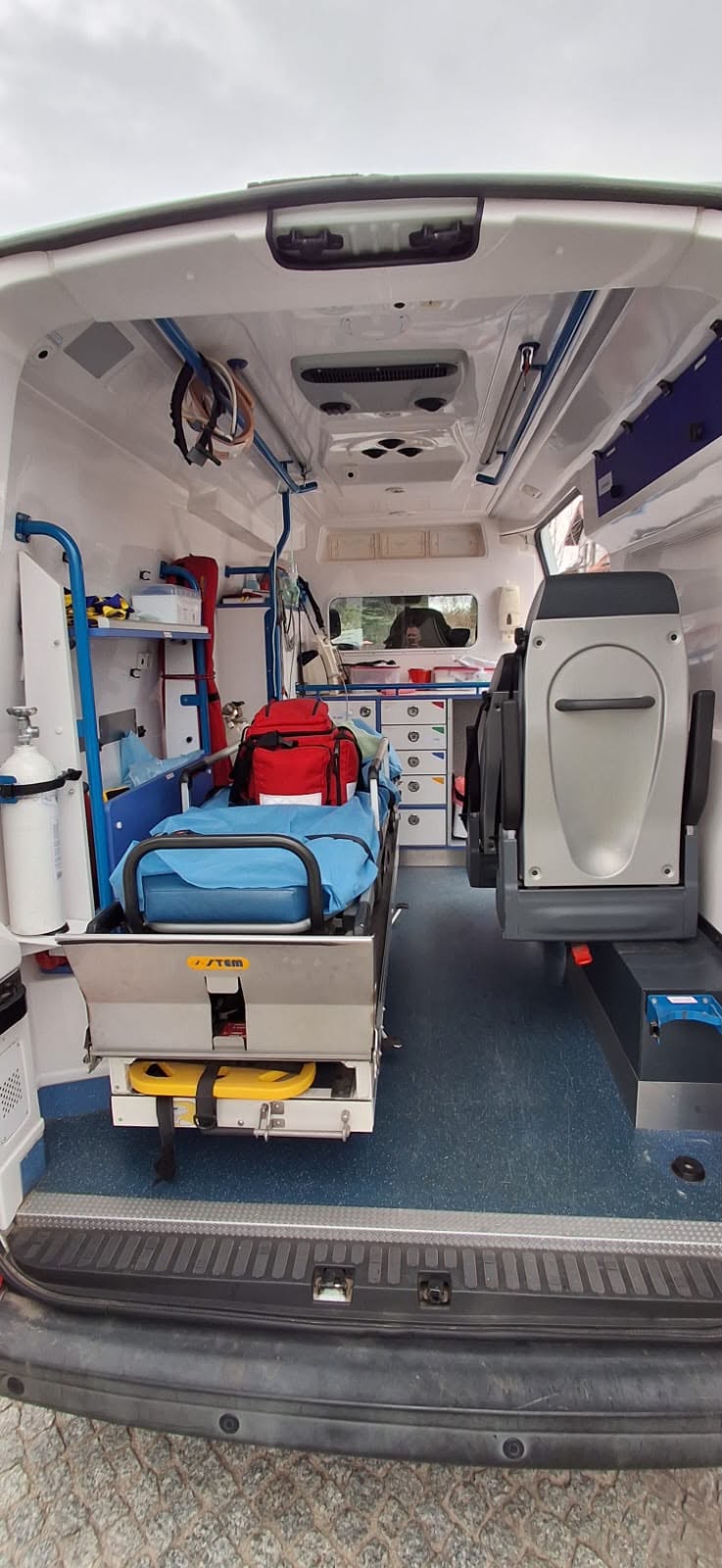 Wnętrze ambulansu